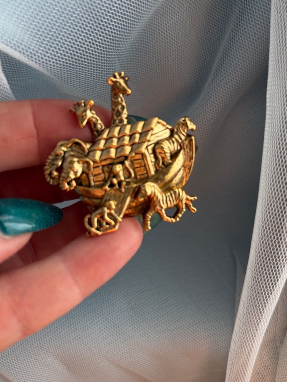 Vintage AVON Gold Tone Noah's Ark Animal Pin Brooch